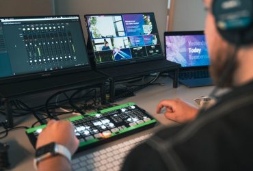 Live Stream Set Live Stream Monitore mit Keyboard